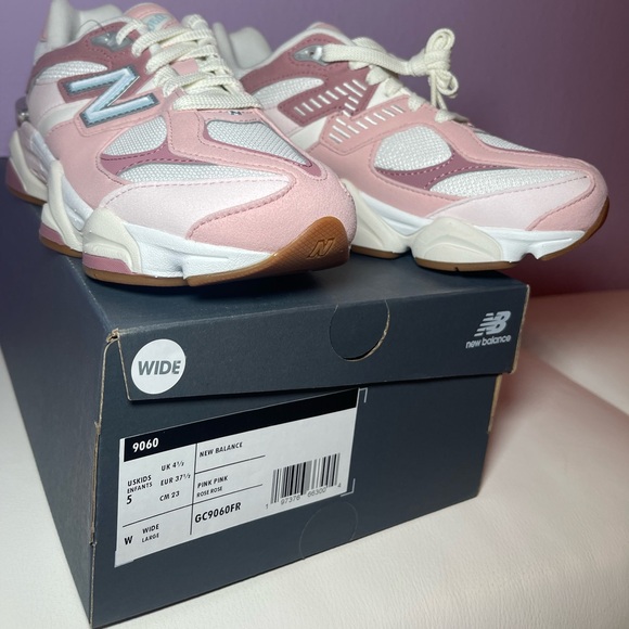 New Balance 9060 - Picture 3 of 5